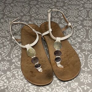 VIONIC Elegant White Sandals with Decorative Accents
